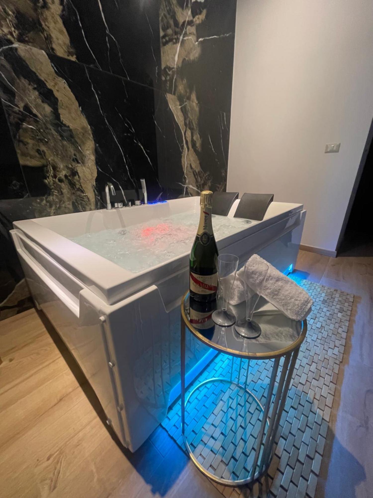 Le Mariancarve Central Apartments クロトーネ エクステリア 写真